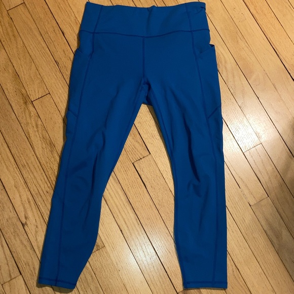 Fabletics Oasis High Waisted 7/8 Length Leggings in - OCEAN WAVE - Picture 4 of 6